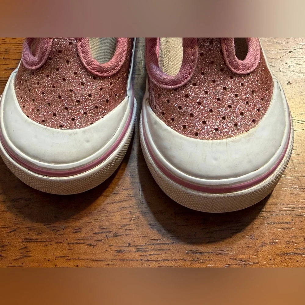 Vans Leena iridescent Pink toddler Shoes. Size 4. hook and loop closure.